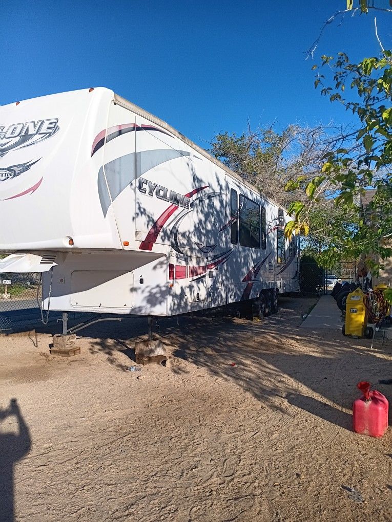 2012 Toyhauler Cyclone
