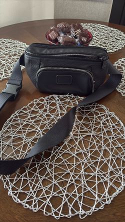 TUMI FUNY PACK 12”/6”