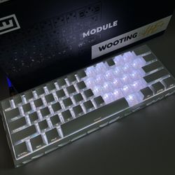 Wooting60 white hollow shell with ice cube heart is super cool!