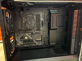 MSI B550 tomahawk motherboard + beQuiet case