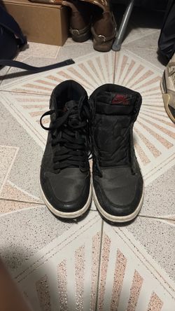 Air Jordan 1 Retro High OG Black Gum Red size 6.5