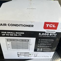 Like New Air conditioner with Bracket