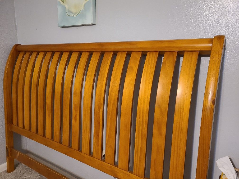 King Bed Frame Excellent Condition 