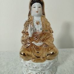 VINTAGE KWAN JIN GUANYIN STATUE(GOLD ACCENTS) V-FINE COND!! BEAUTIFUL!!;7 inches Tall.