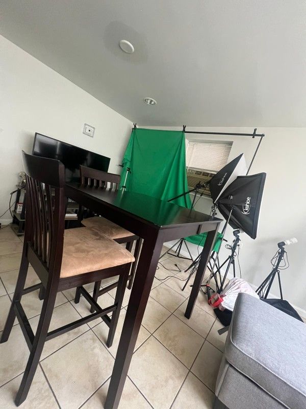 Dinning Table With 2 Chairs