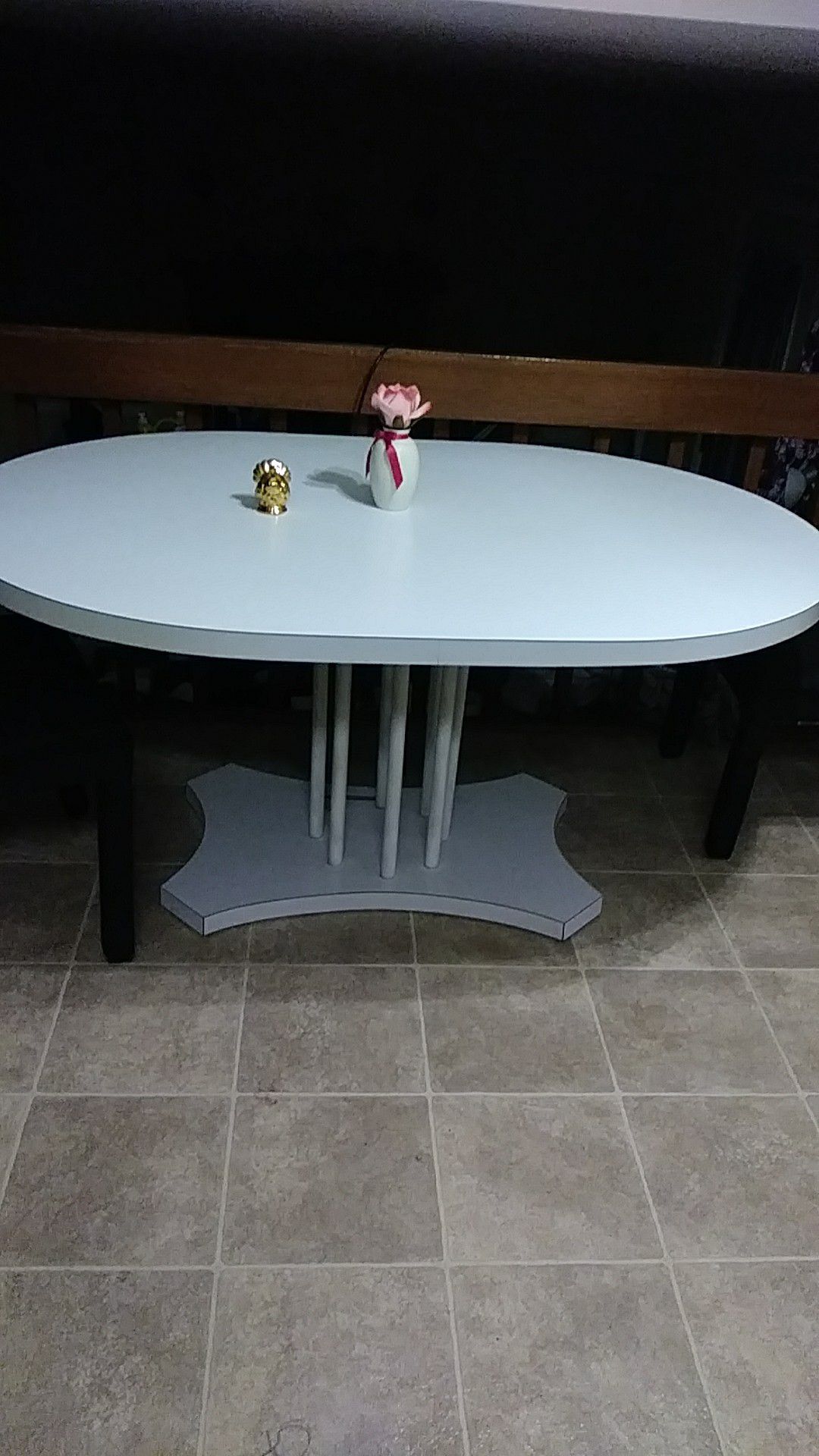 Formica table kitchen table or dining room table excellent condition like new $75 must see to believe
