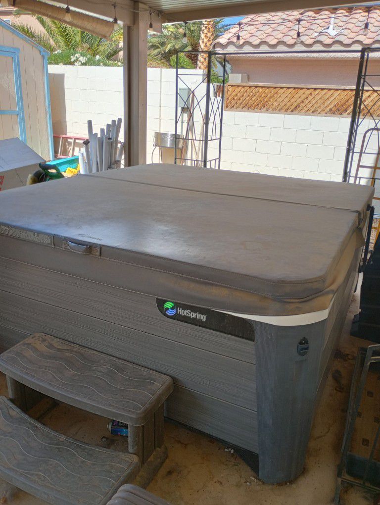 Hot Tub Gorgeous And Works Great