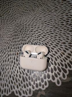 Apple AirPods Pro (1st Gen) with Wireless Charging Case.