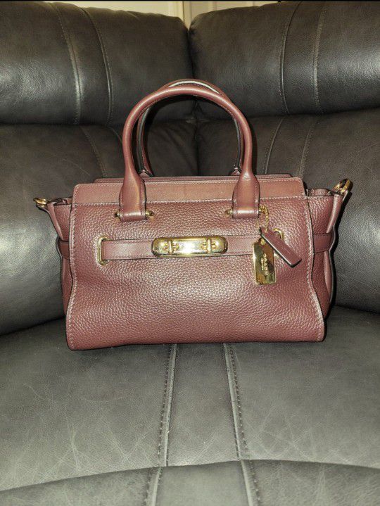 COACH - Coach Swagger Carryall 27 in Pebble Leather (LI/Oxblood) Handbags