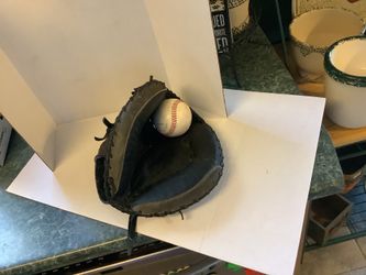 Adidas Catchers Black Mitt Glove TS3150BGT RHT Right Hand Throw Pre-Owned, 31.5” size Excellent Condition Comes With 2 Baseballs Plainfield, Illinois