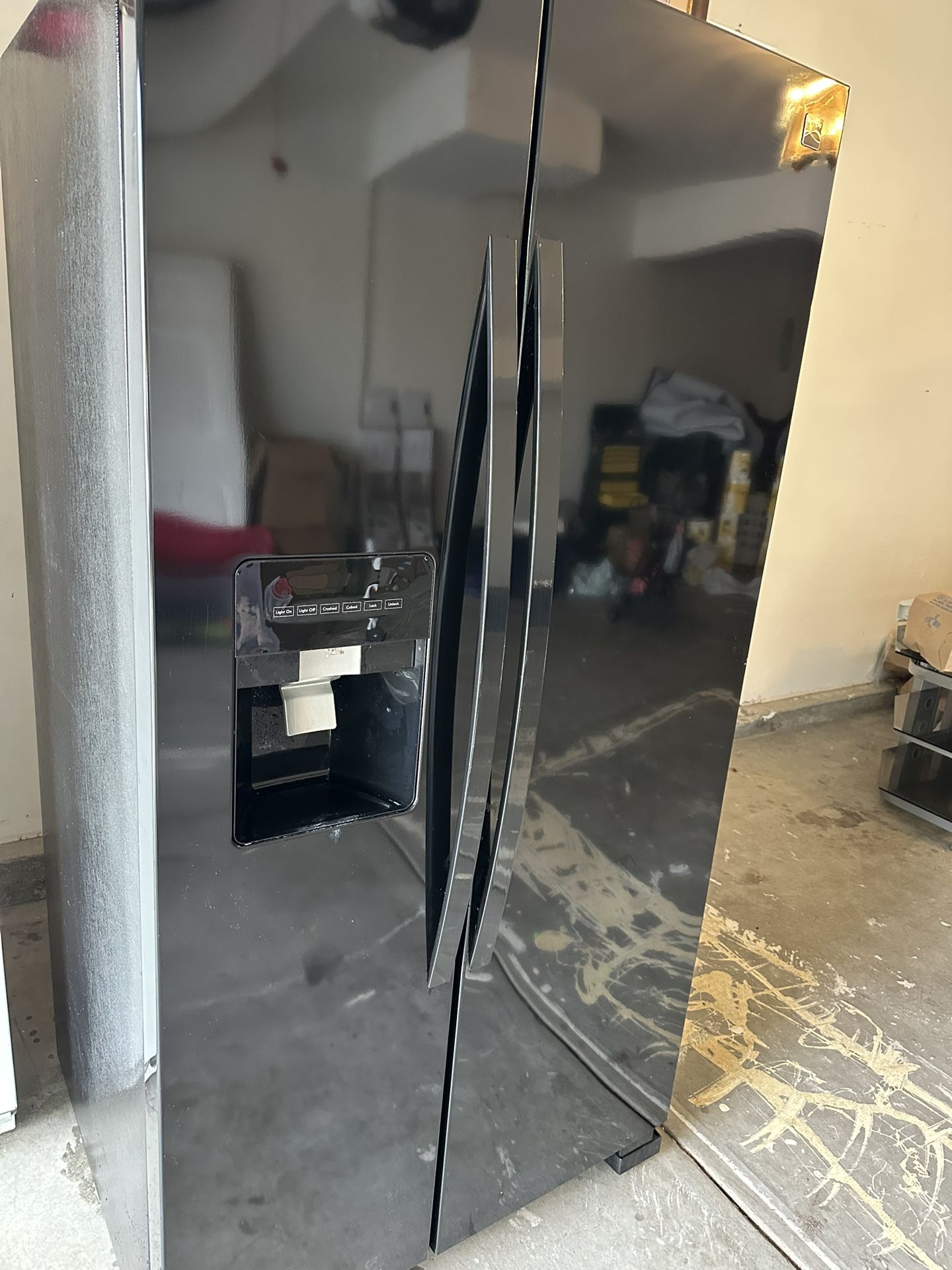 Black stainless steel refrigerator