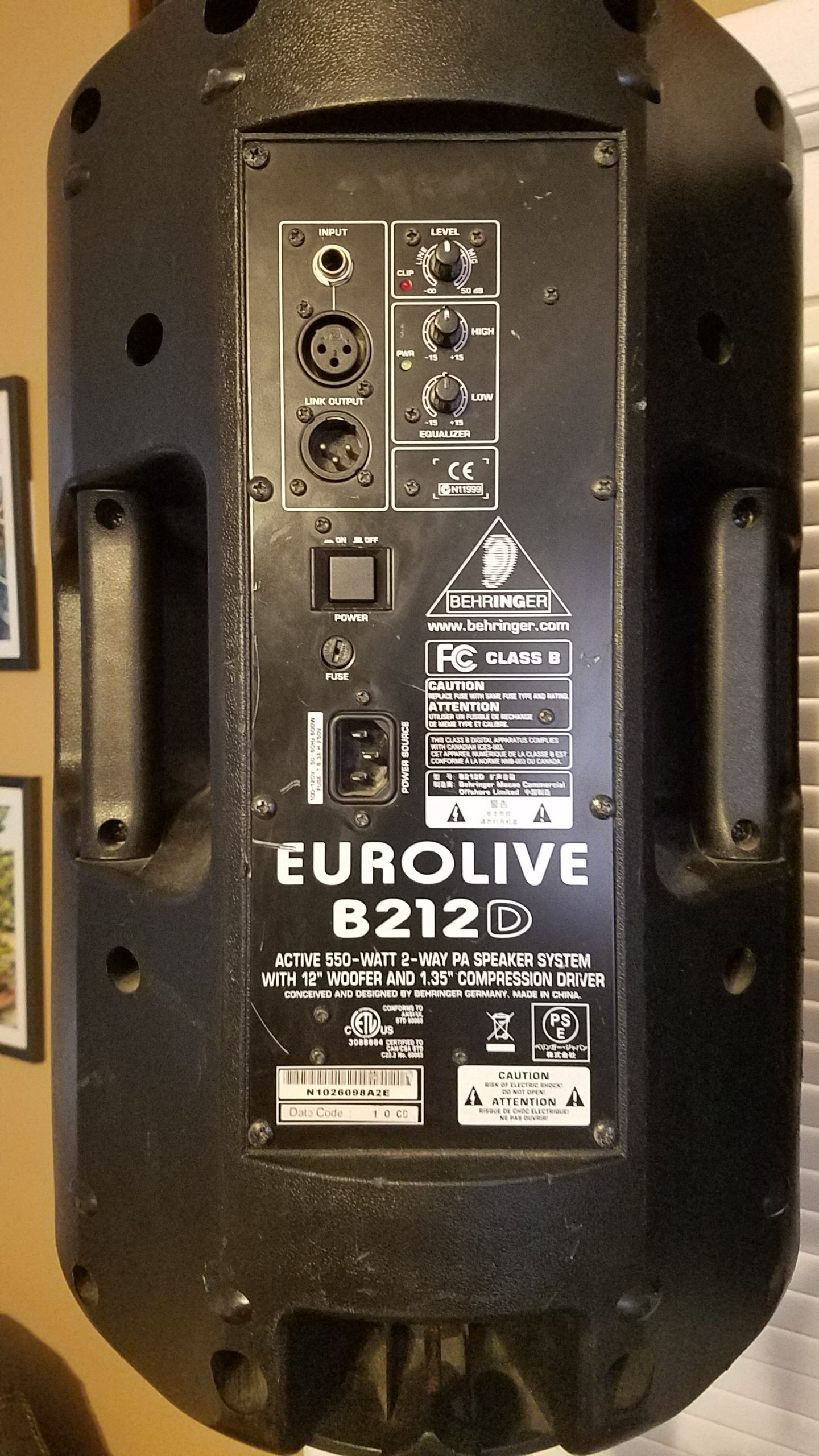BEHRINGER EUROLIVE B212D 12 INCH POWERED PA DJ SPEAKERS for Sale