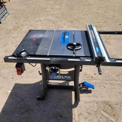 Delta 10" Table Saw 