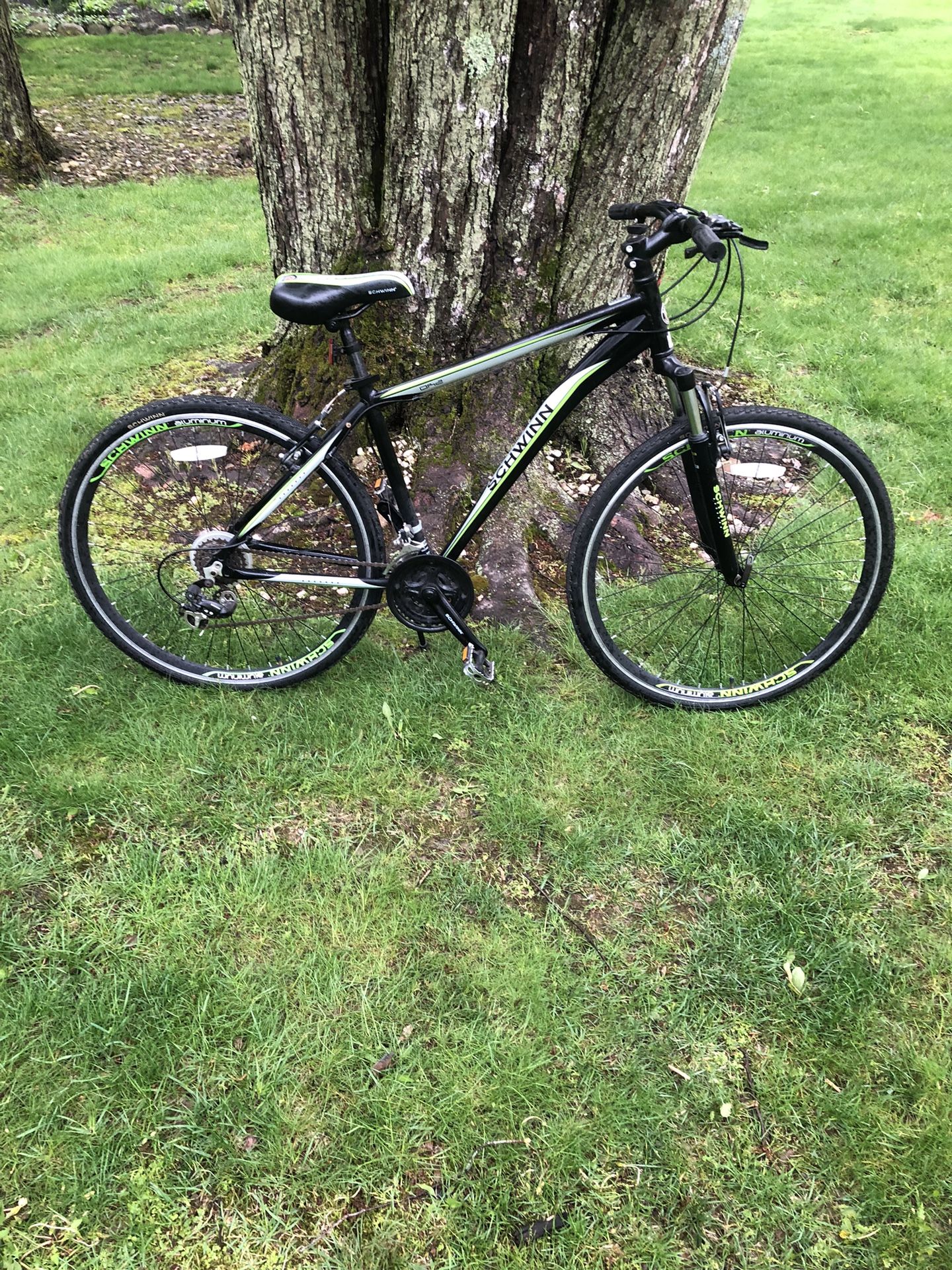 28” Schwinn Hybrid Bike