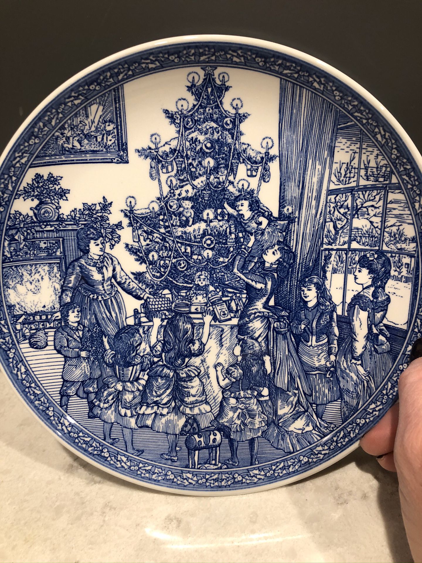 Spode Room Collection. “Decorating the Tree” 8 1/4” Christmas plate