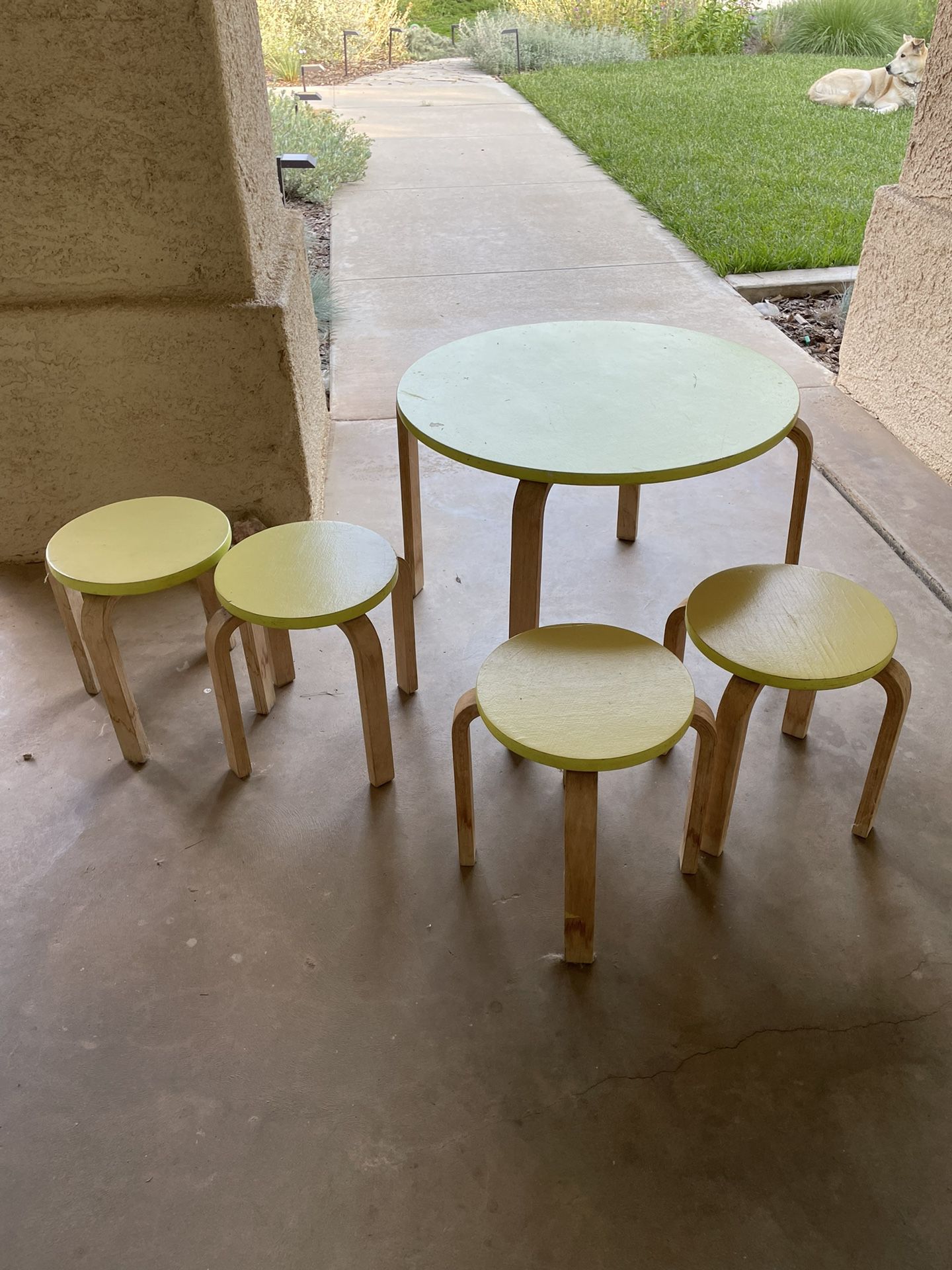 Modern Kid Table And Chairs