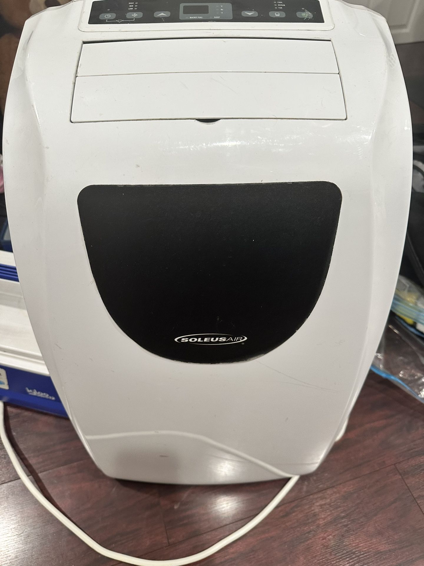 Soleus Air LX-140 Portable Air Conditioner, Dehumidifier, and Heater(used)