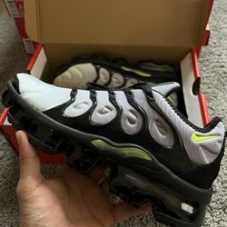 Nike Vapormax Men’s 8 & 10 / SIZE 8 & 10 / New/ Nuevo