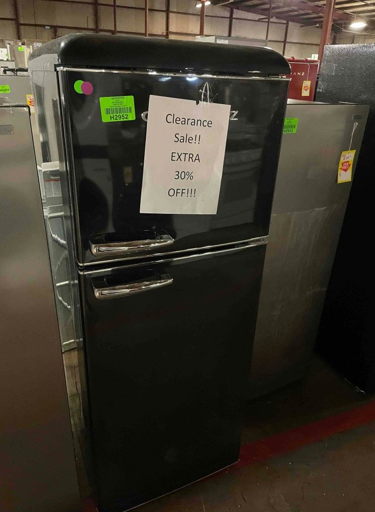 GALANZ GLR10TBKEFR 10.0 cu. ft. Retro Top Freezer Refrigerator for Sale in Denver, CO OfferUp