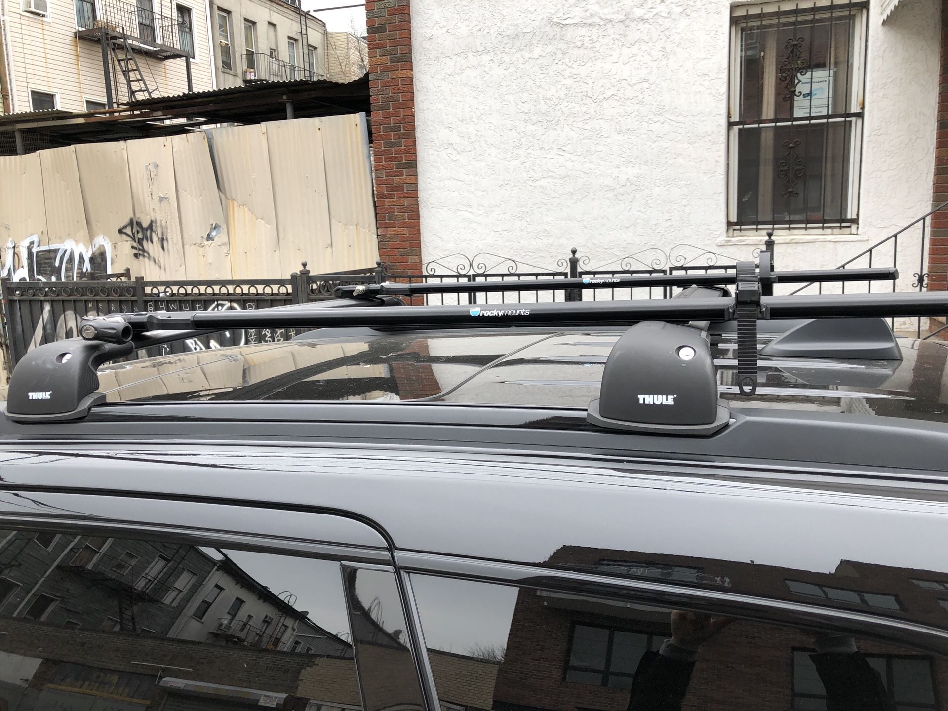 Thule Aeroblade Edge Base Rack 2 x 7602B, Fit KIT 3142, Locks w/keys