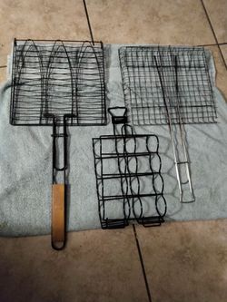 $25 2 fish grilling basket and 1 pit barrel cooker