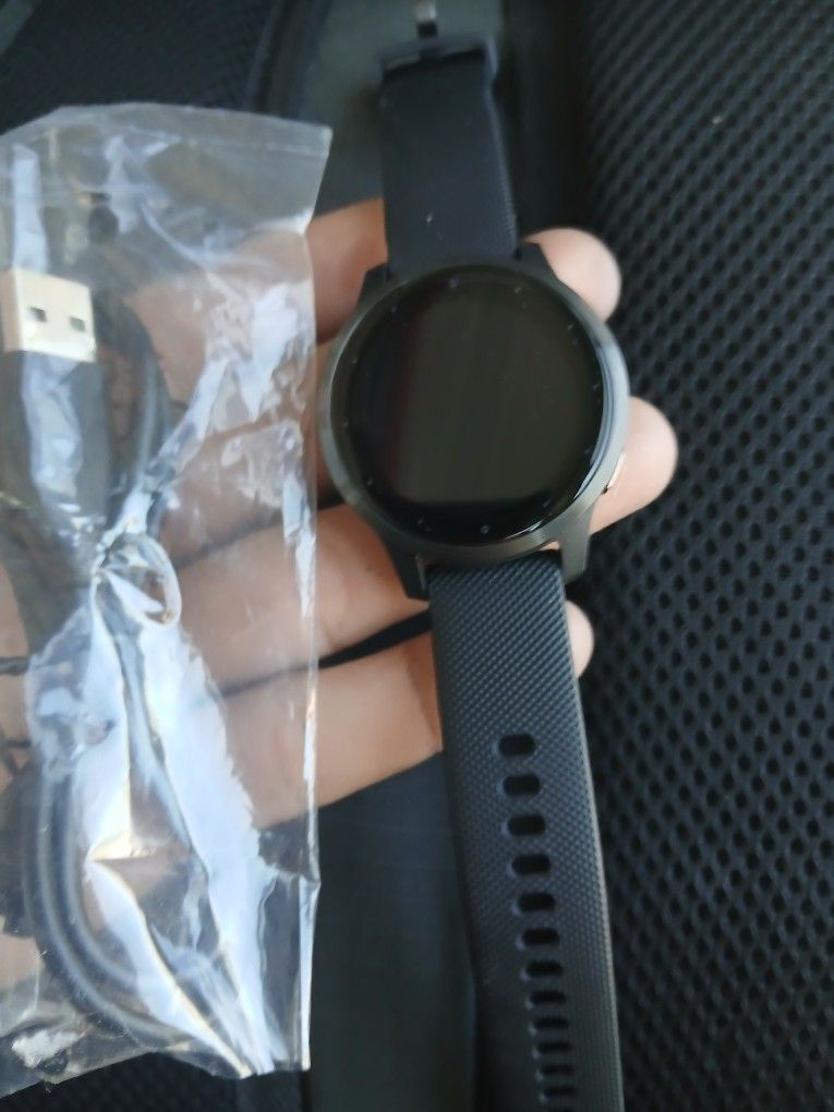 Garmin Vivoactive 4S. BLACK