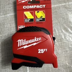 Milwaukee Tape Measure 