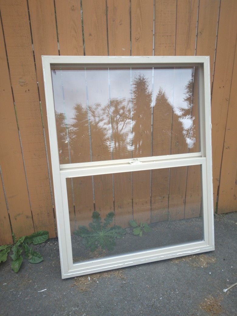 Vinyl Window Single Hung 38x48 by Milgard