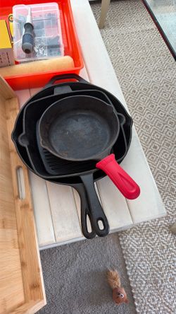 Lodge cast iron skillets - set of 3