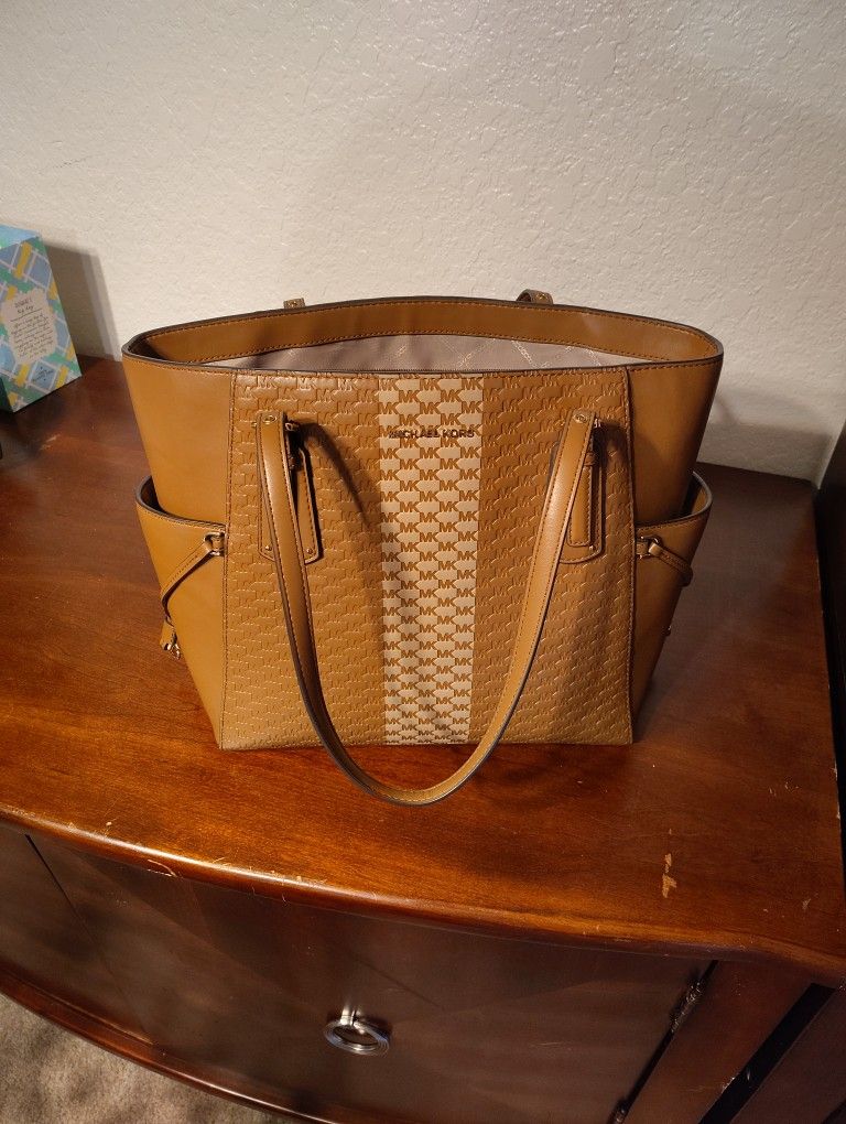 Authentic Michael Kors Handbag Brand New Still Tagged