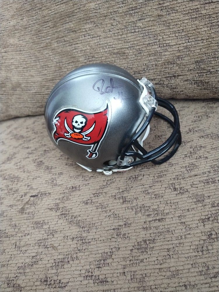 NFL Player Mini Helmet .AGES 5+