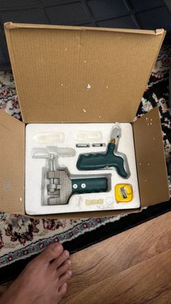 Glass tile cutter