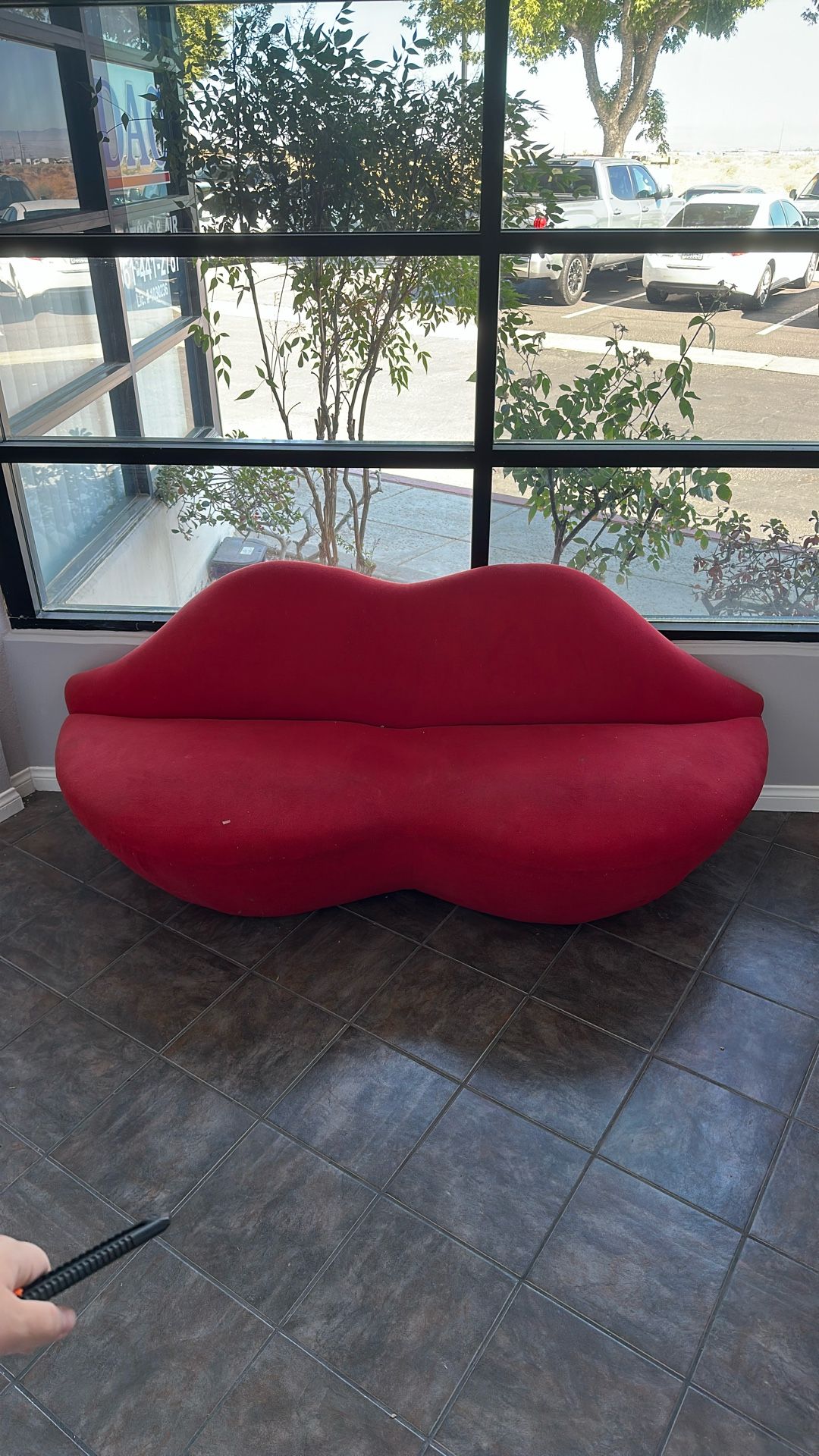 Red lips Reception Sofa
