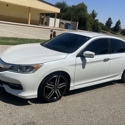 Título Limpio Está Komo Nuebo El Carro Es 4cilindros. De Piel Super Esports