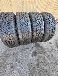 275 65 20 Goodyear brand tiresexcelentecondición 80% life