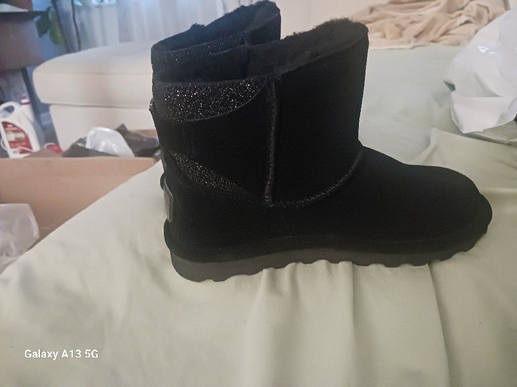 Woman's Size 7 Bear Paw Ankle Boots