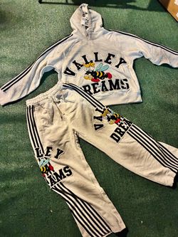 Valley Dreams Sweat Suit Size Medium