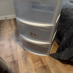 Plastic bin(s)
