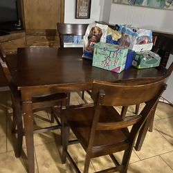 Dinning Table w/ Chairs