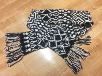 Super warm Old Navy knitted scarf