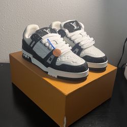 LOUIS VUITTON SNEAKERS