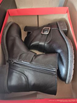 Girls boots
