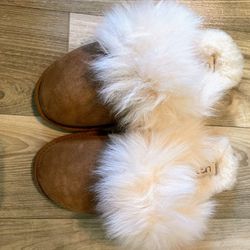 New Size 8 Woman’s Ugg Slippers $25 New 