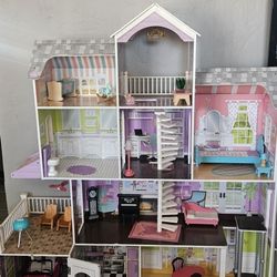Doll House 