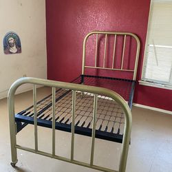 Antique Iron Bed - Includes Original Wire Mesh Spring Foundation, Twin size