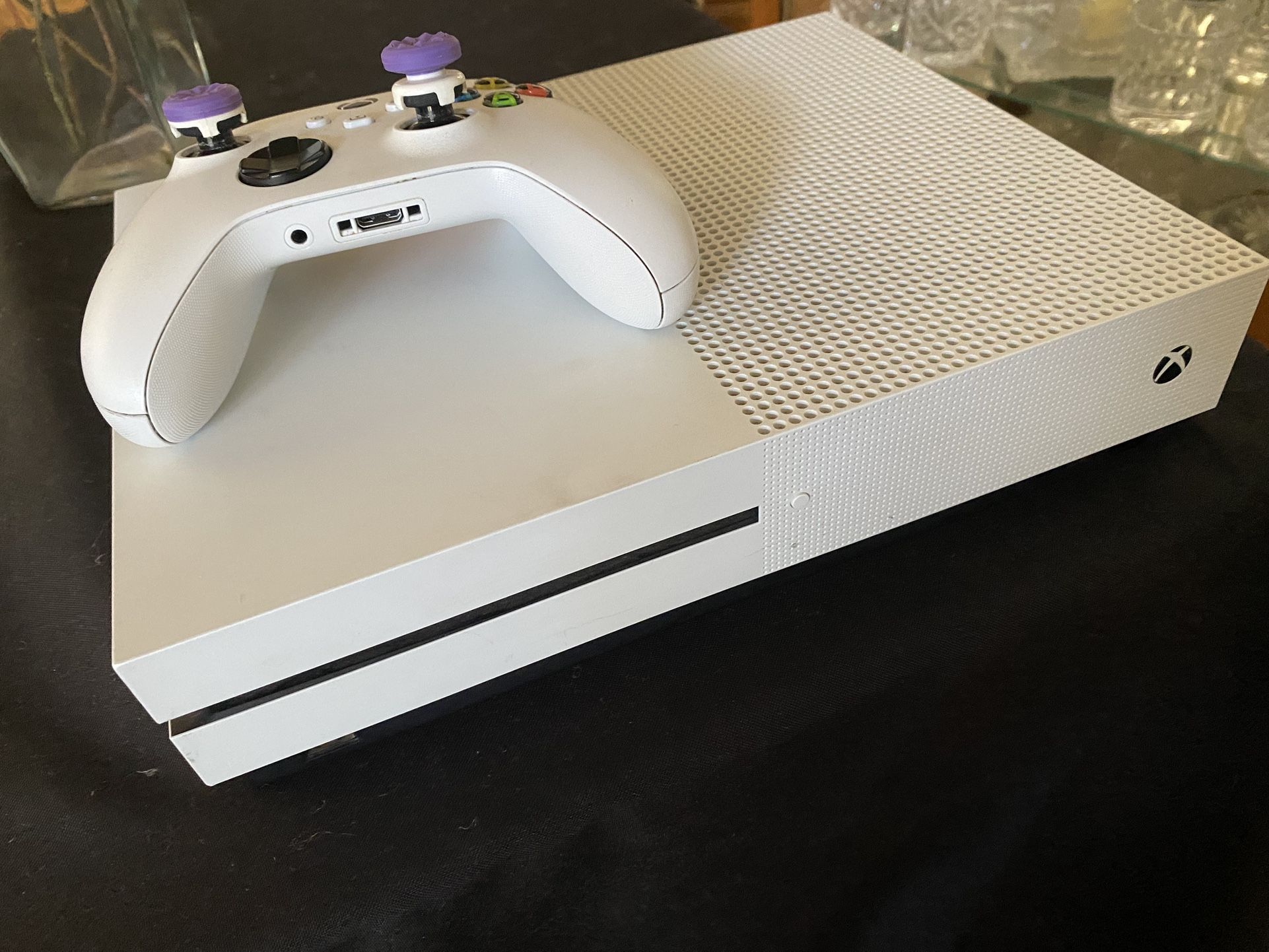 Selling Xbox S 1tb