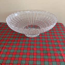 Beautiful Carved Bohemia Crystal Center Piece