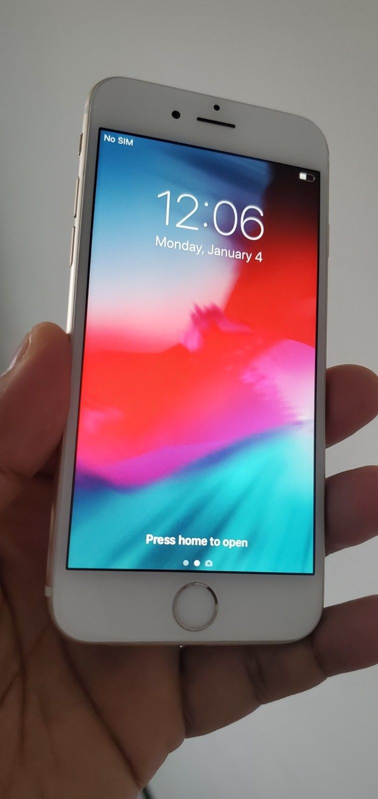 iPhone 6 | Factory Unlocked | Works For Any SIM Company Carrier | Works For Locally & INTERNATIONALLY | Like Almost New...