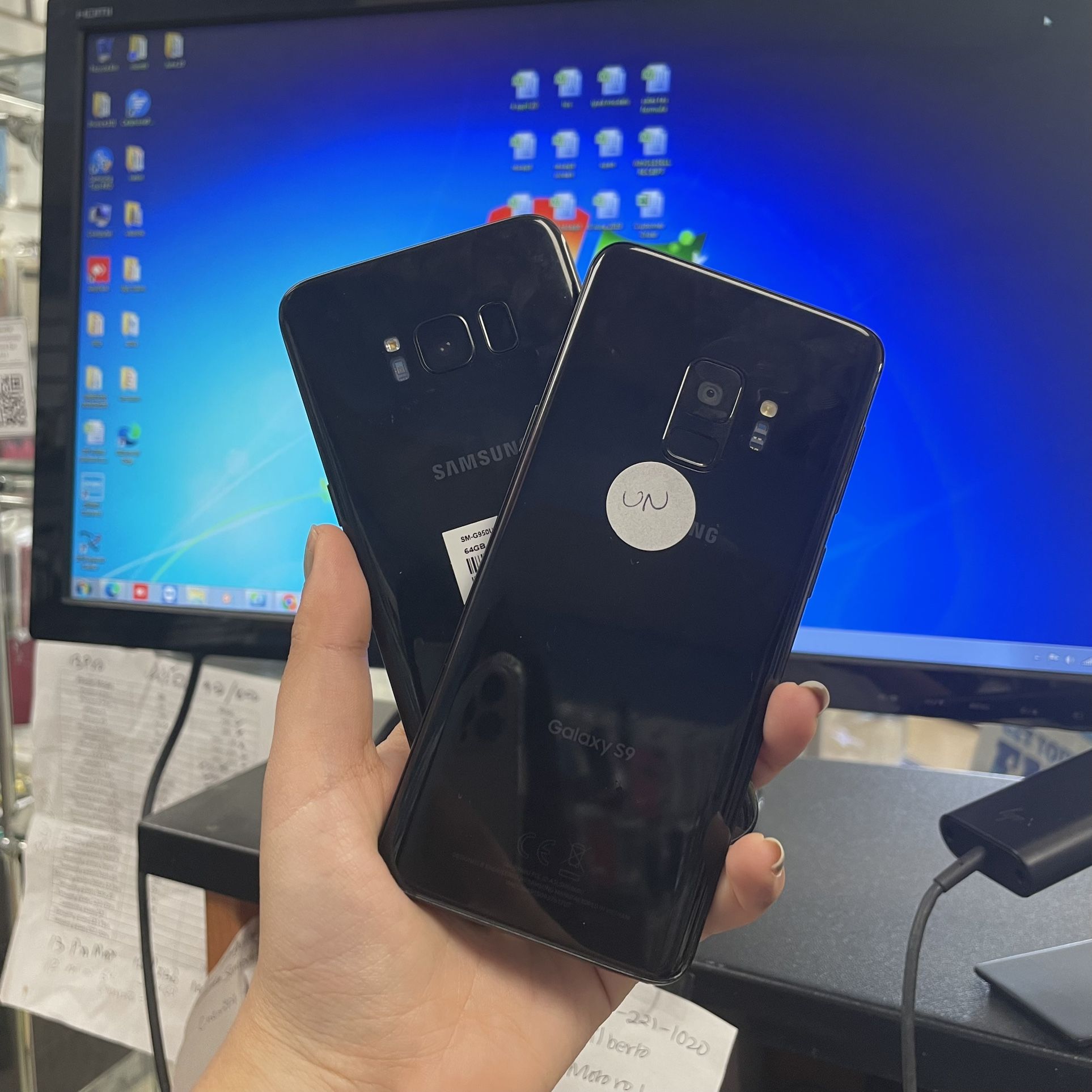 Samsung Galaxy S9 | Unlocked | Comes with store warranty| Free Cable & Charger | Unlocked | Comes with store warranty| Free Cable & Charger