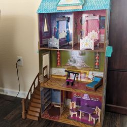 Frozen Dollhouse